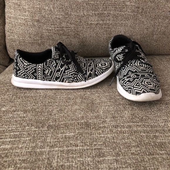 ariat aztec tennis shoes